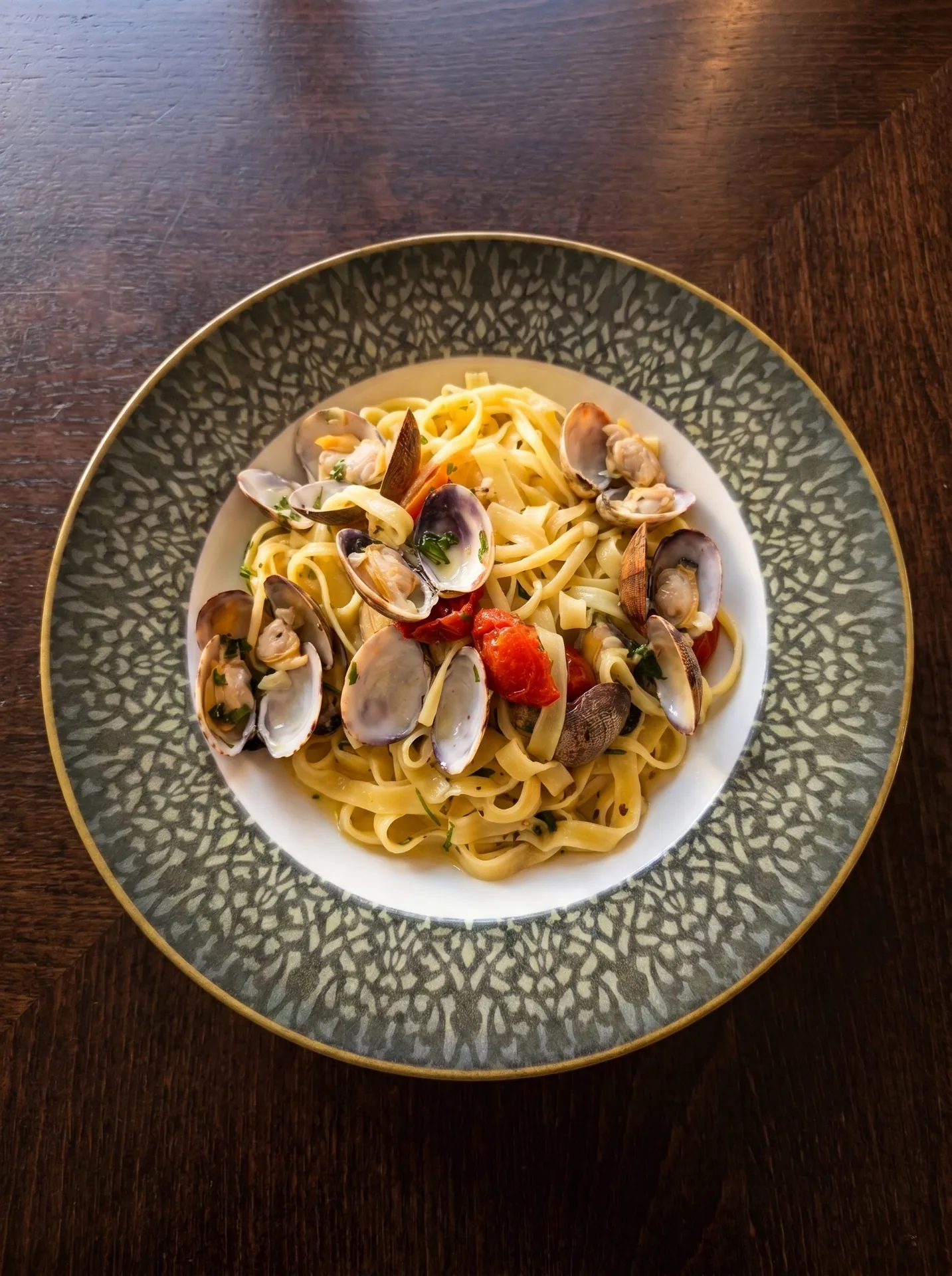 Tagliatelle alle Vongole mit frischen Venusmuscheln und Kirschtomaten – Tafelgericht im Mama Mia