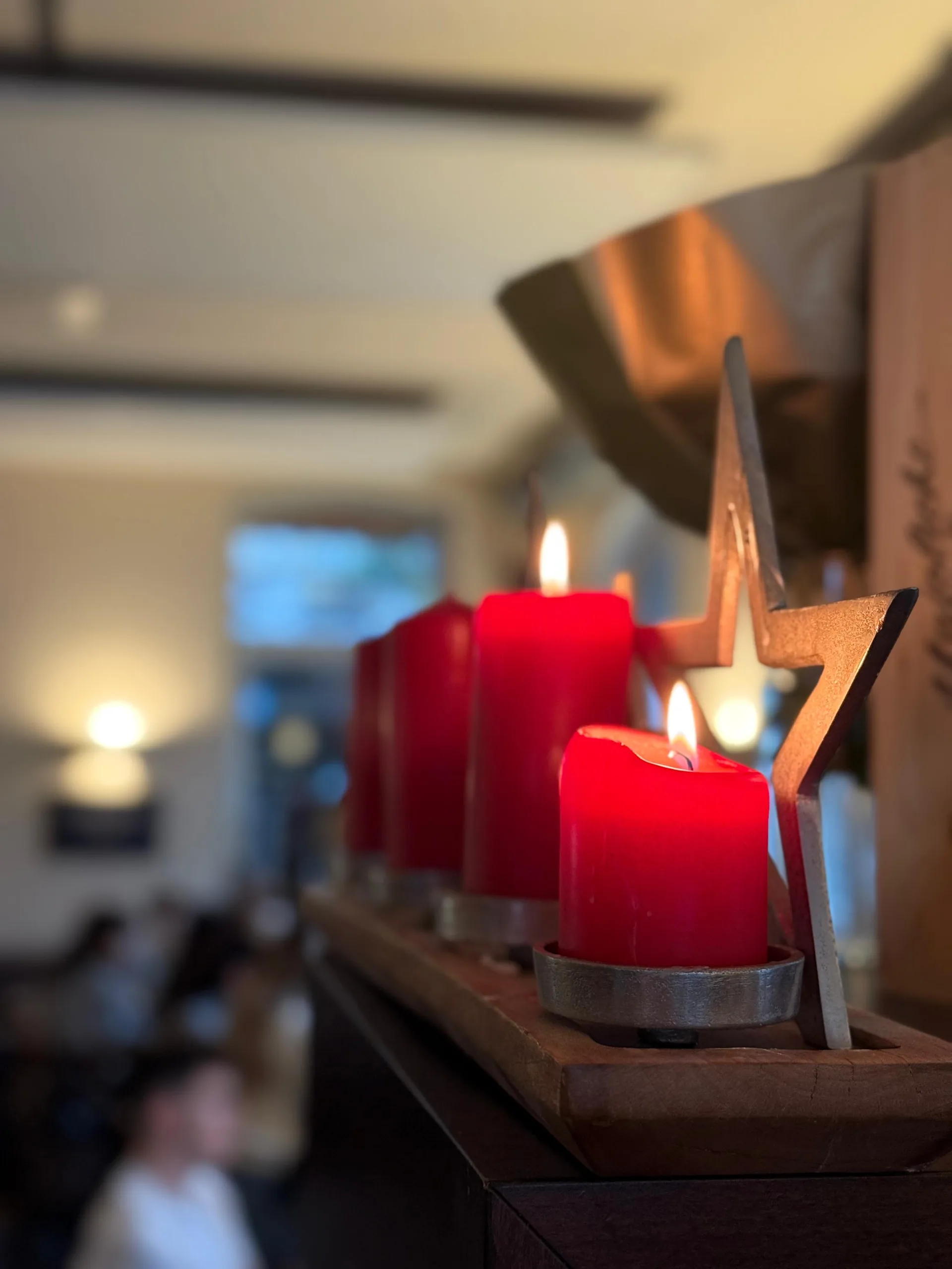 Weihnachtliche Adventskerzen im Mama Mia